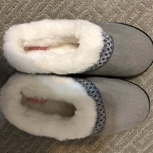 Aerosole Slippers (Size 6)